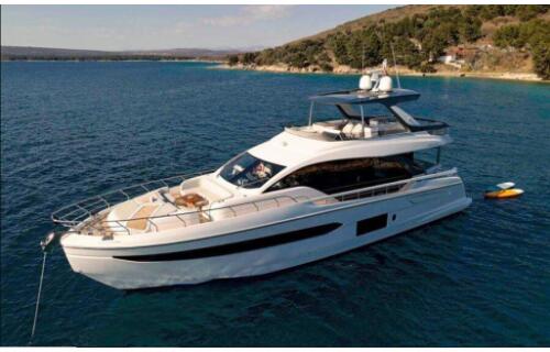 Motor yacht 