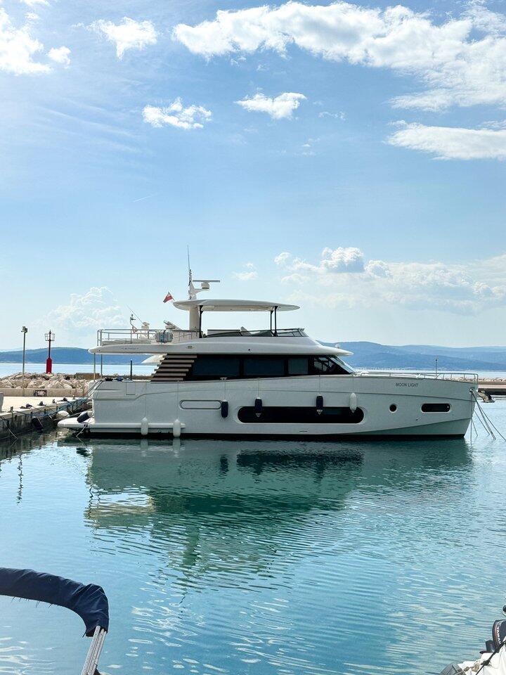 Motoryacht 