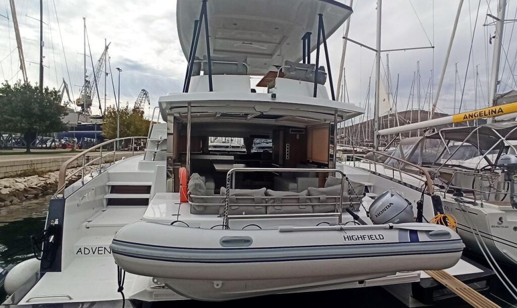 Power catamaran 