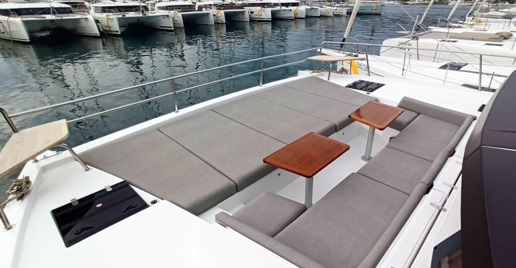 Power catamaran 