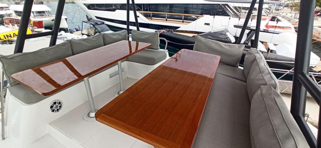 Power catamaran 