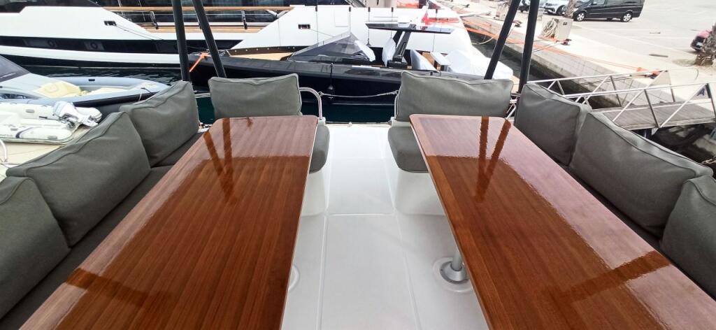 Power catamaran 