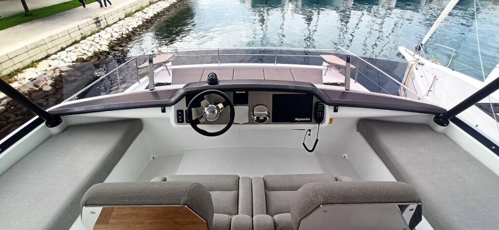 Power catamaran 
