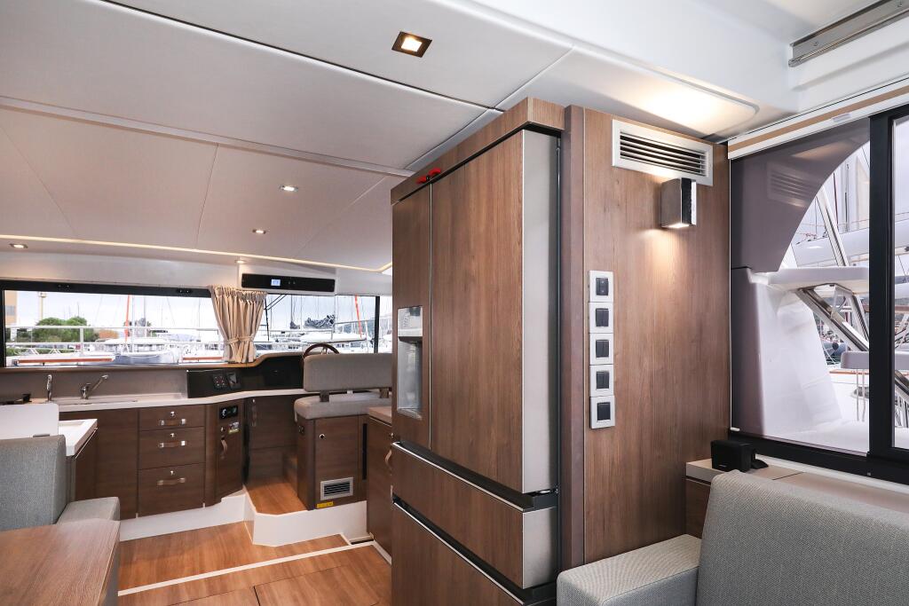 Power catamaran 