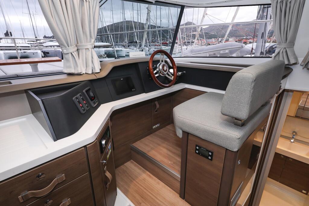 Power catamaran 