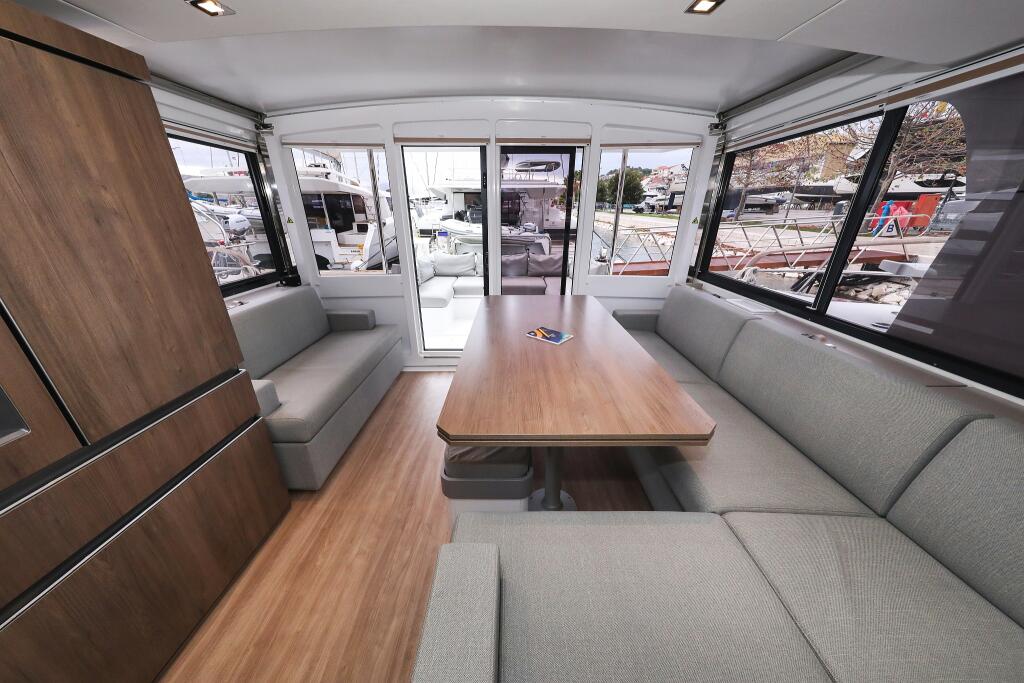Power catamaran 