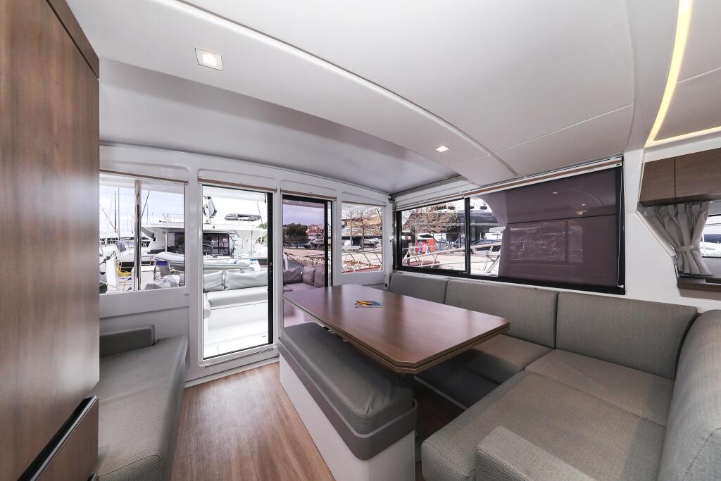 Power catamaran 