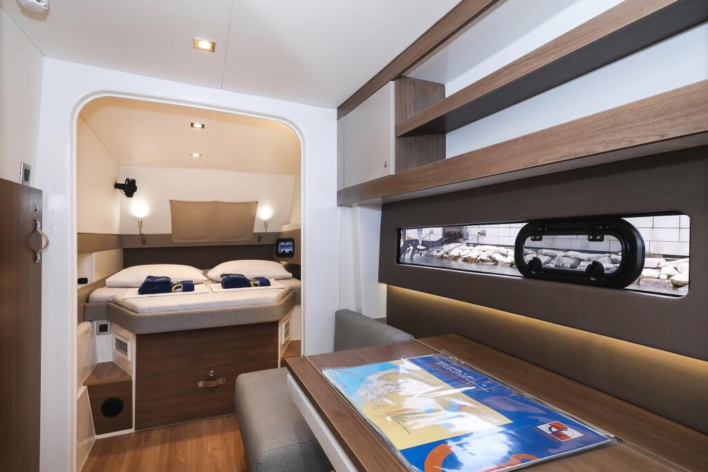 Power catamaran 