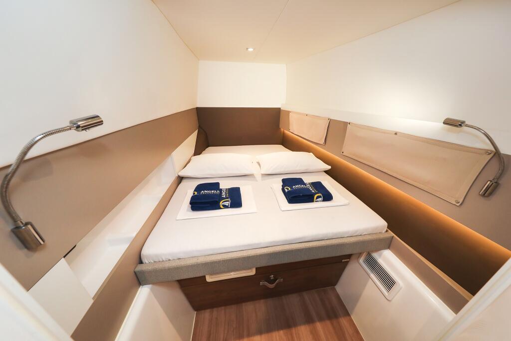 Power catamaran 