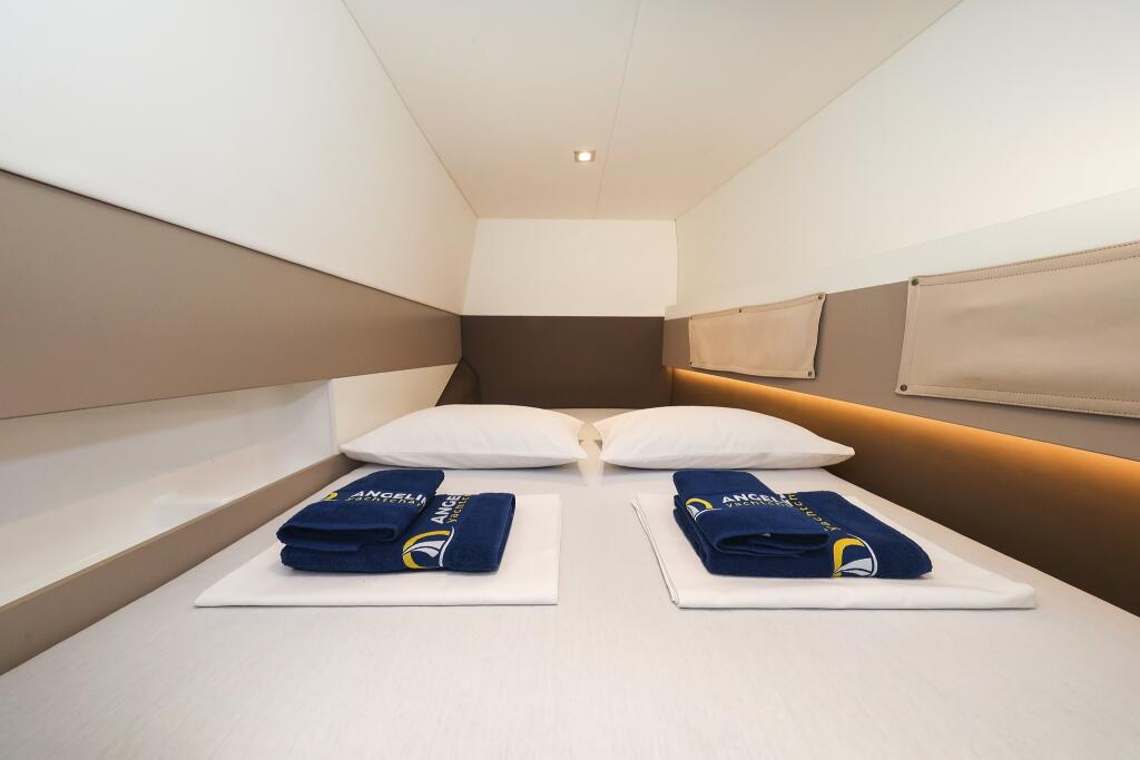 Power catamaran 