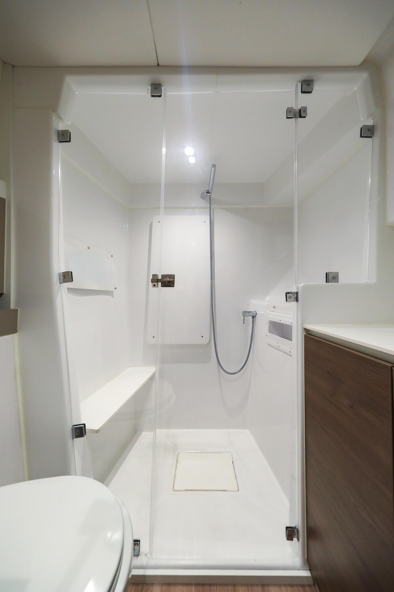 Power catamaran 