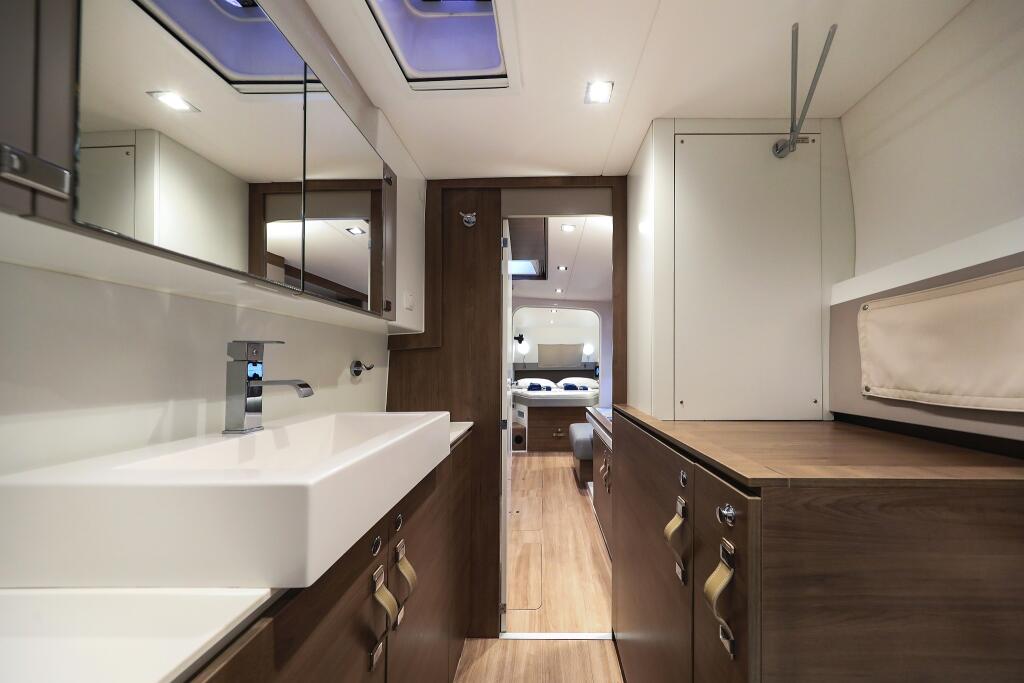 Power catamaran 