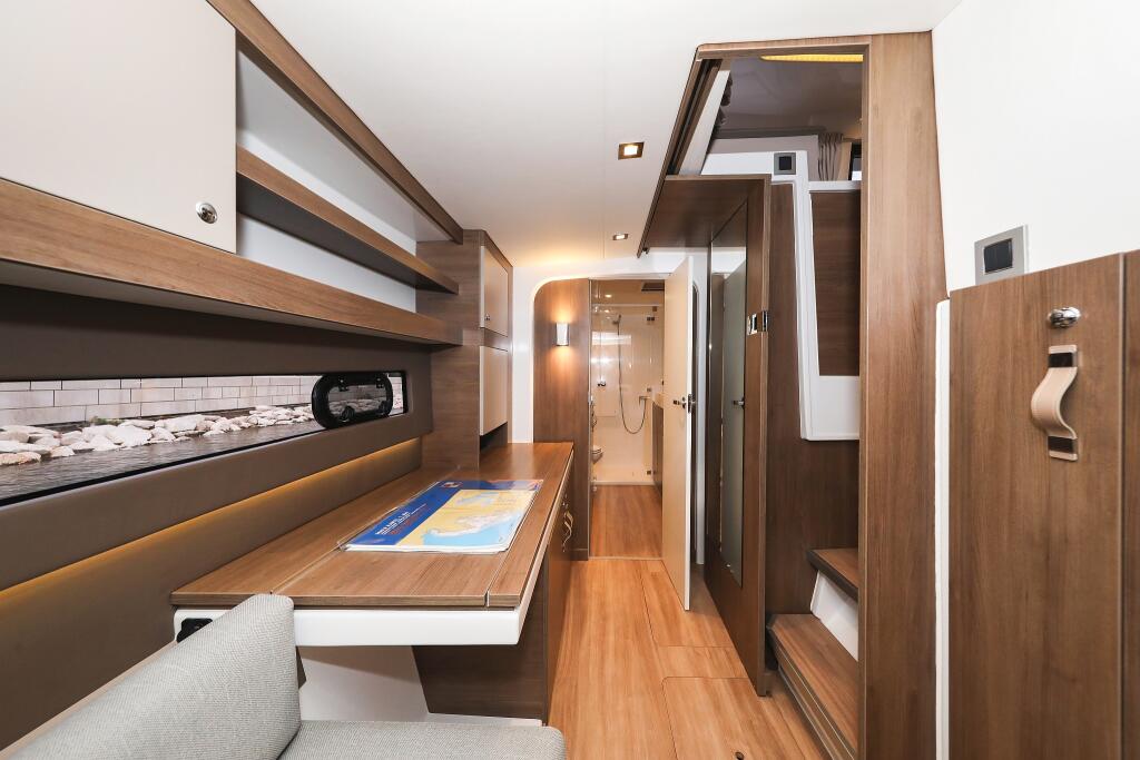 Power catamaran 