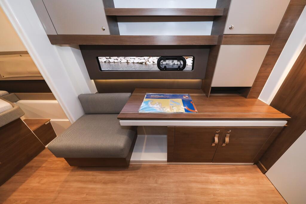 Power catamaran 