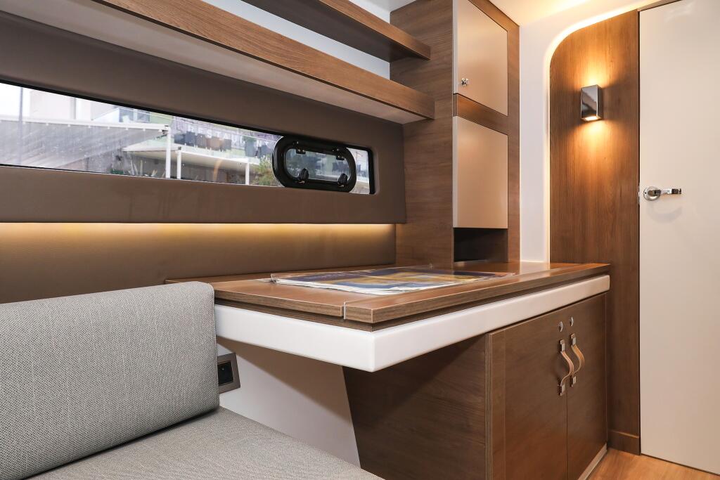Power catamaran 