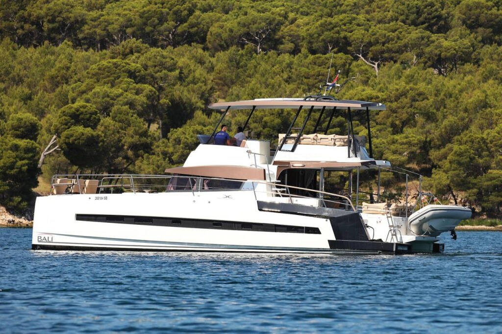 Power catamaran 