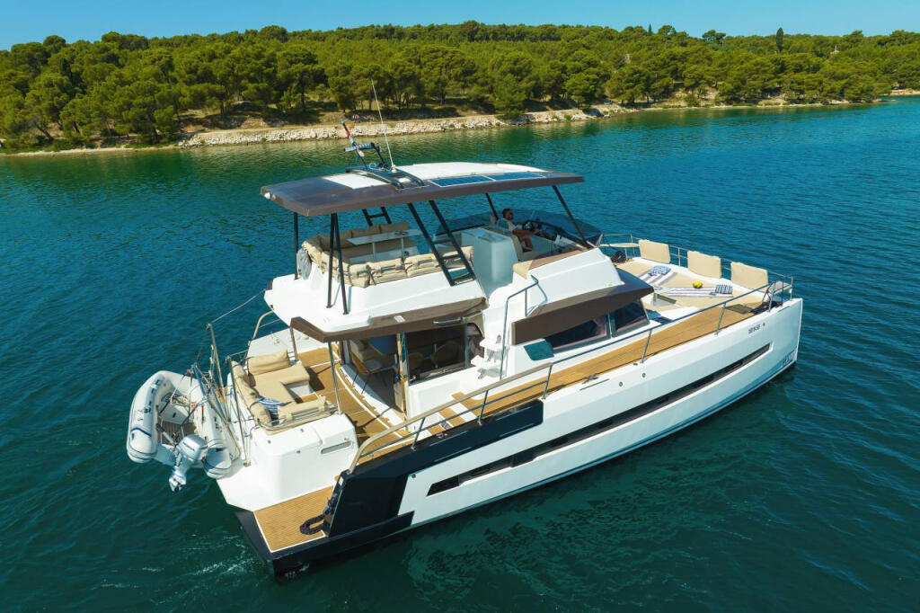 Power catamaran 