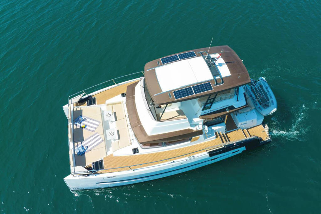 Power catamaran 