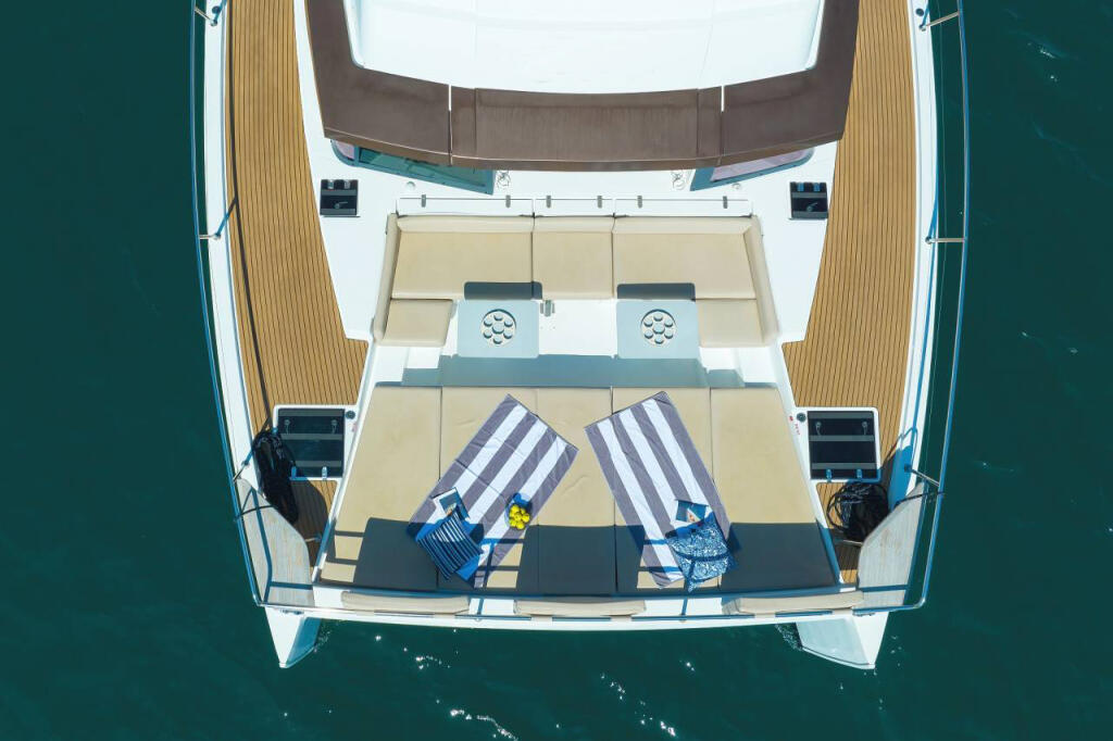 Power catamaran 