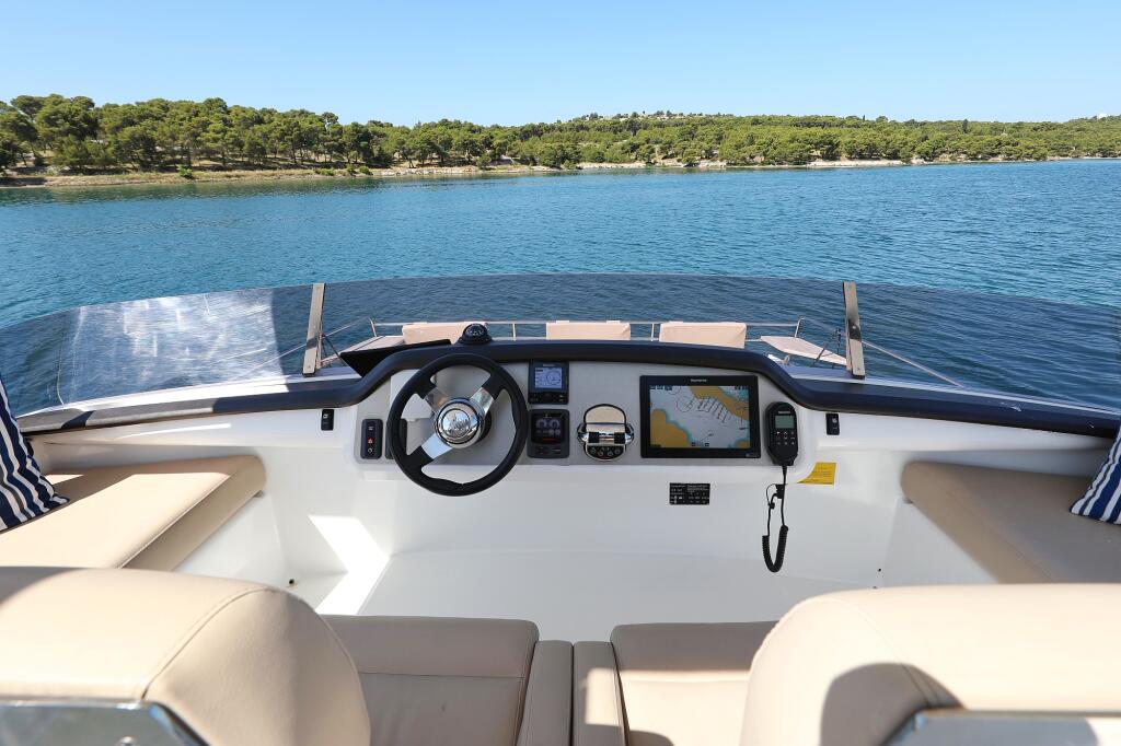 Power catamaran 