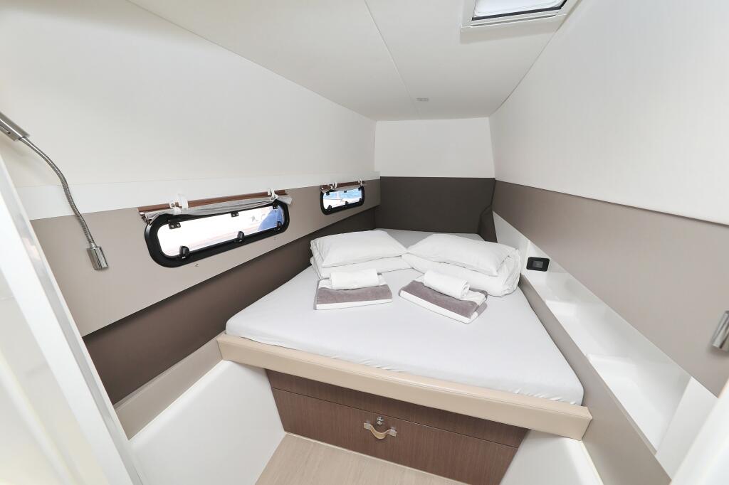 Power catamaran 