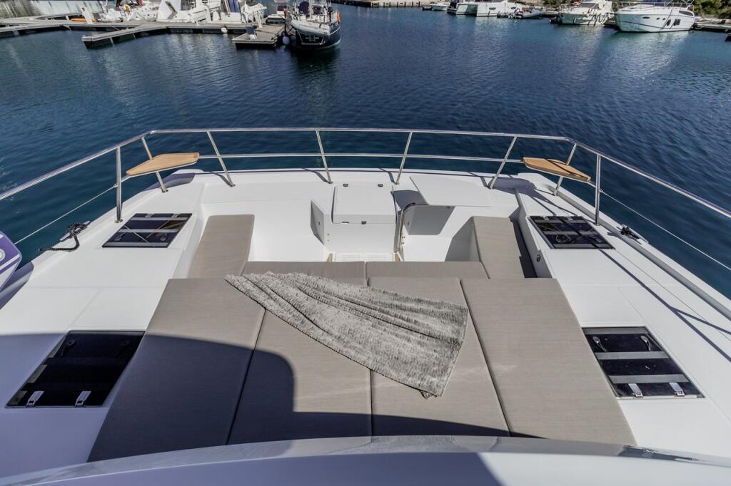 Power catamaran 