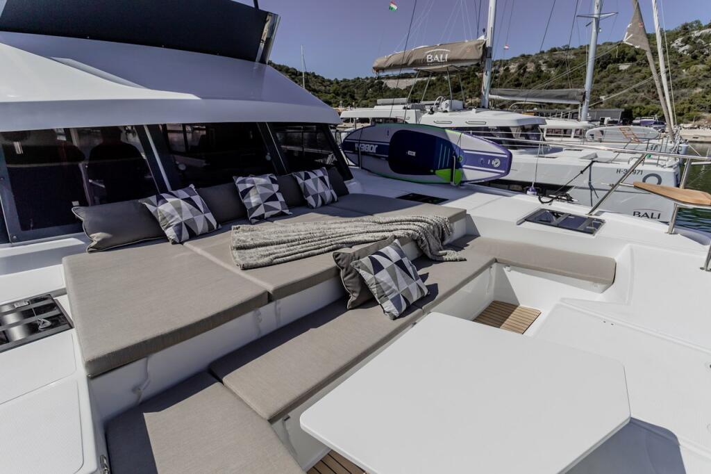 Power catamaran 