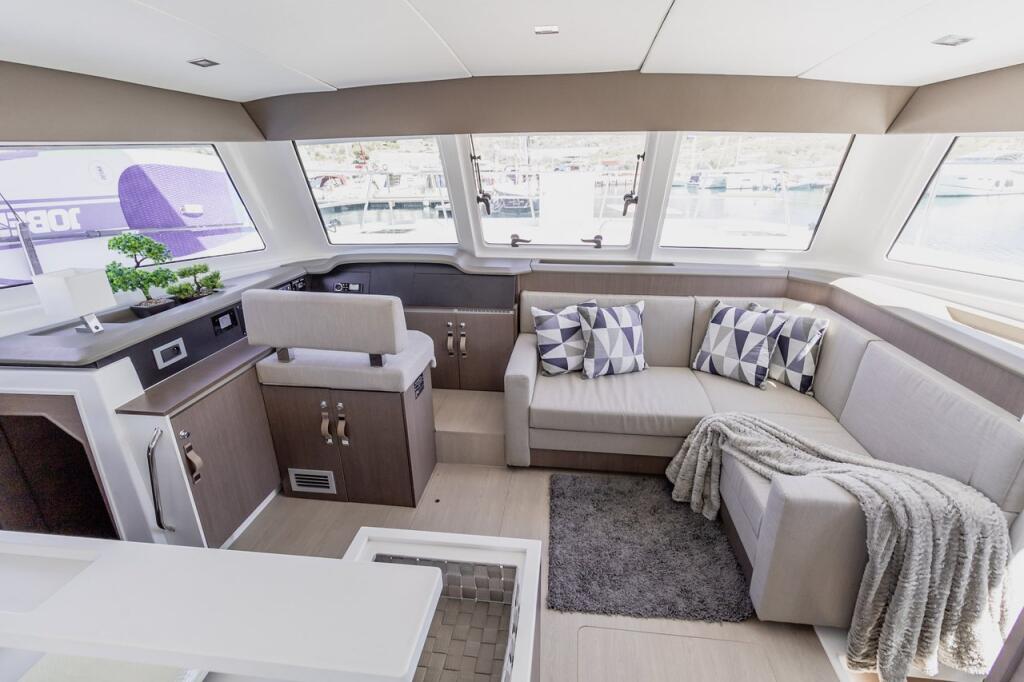 Power catamaran 