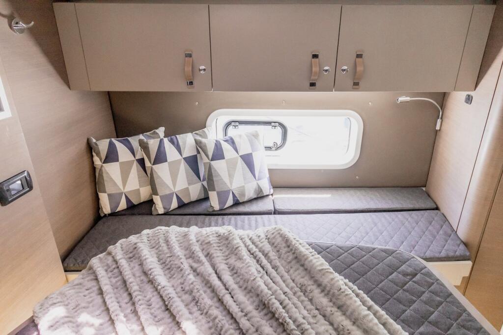 Power catamaran 