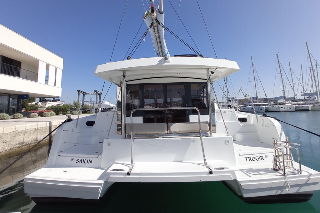 Catamaran 