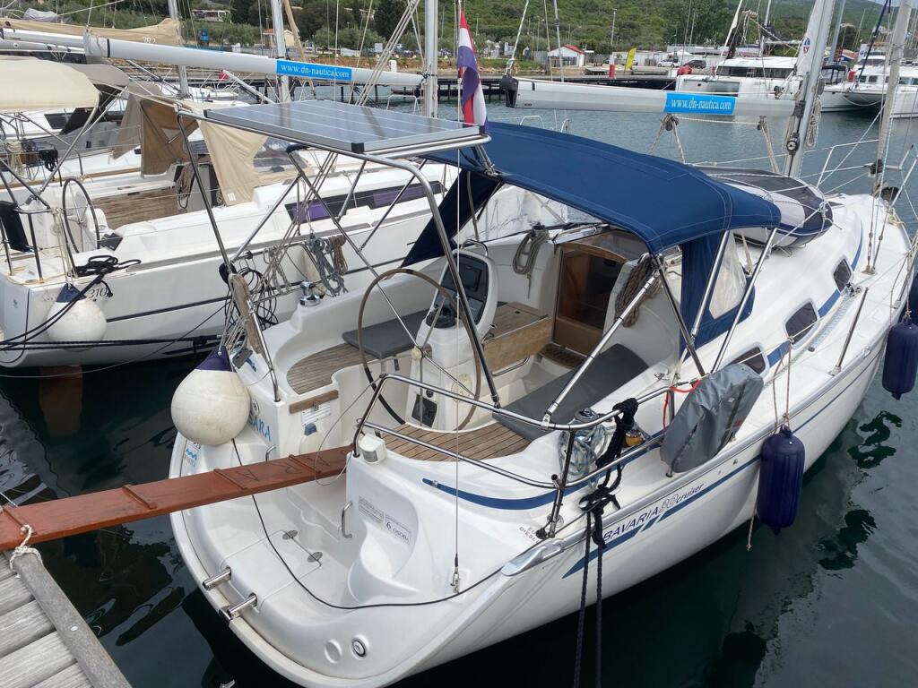 Sailing yacht 