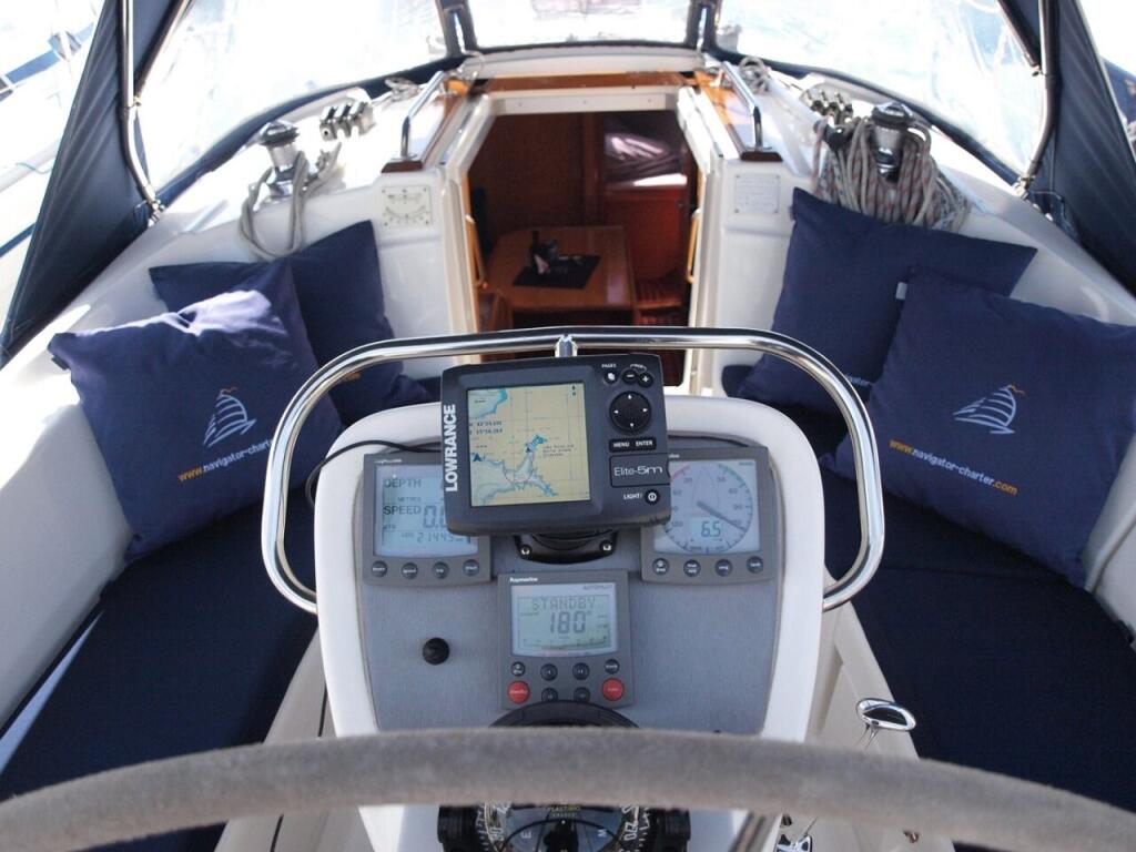 Sailing yacht 