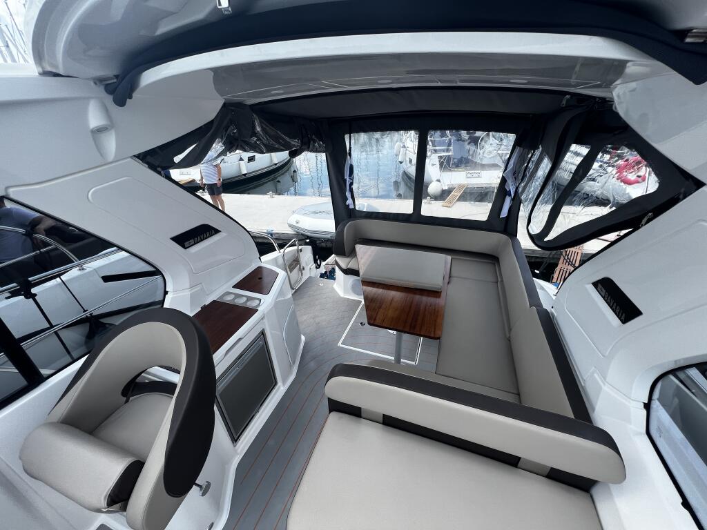 Motor boat 