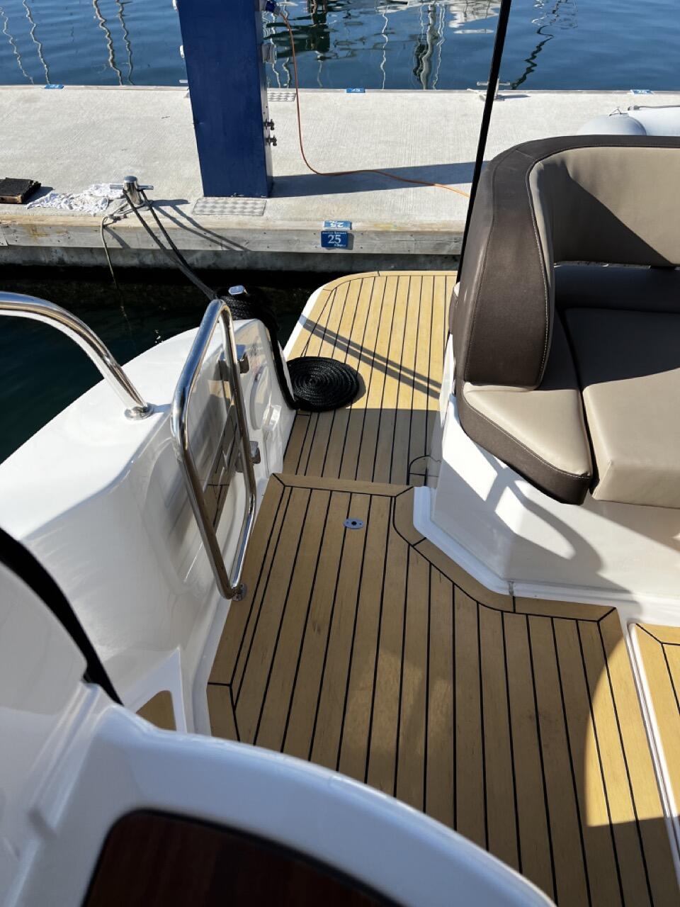 Motor boat 