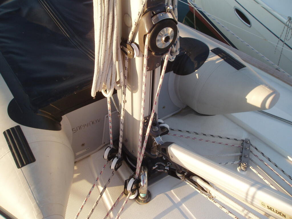 Sailing yacht 