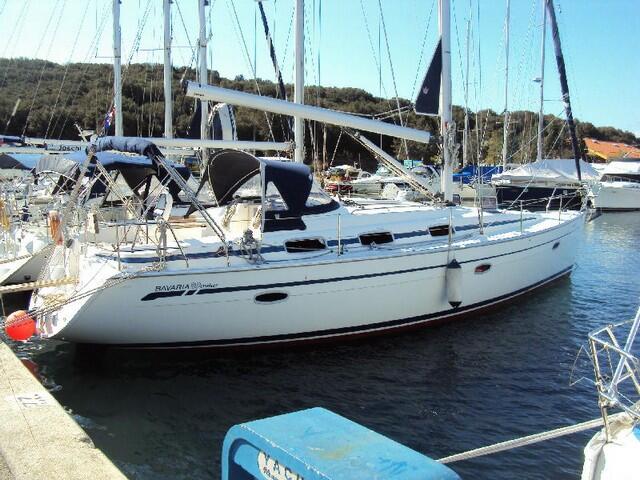 Sailing yacht 