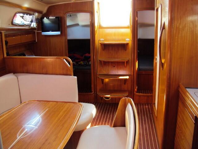Sailing yacht 