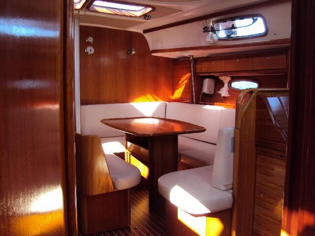 Sailing yacht 