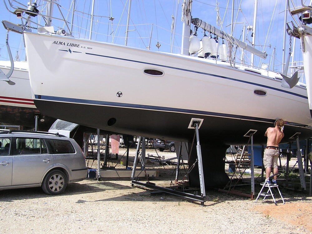 Sailing yacht 