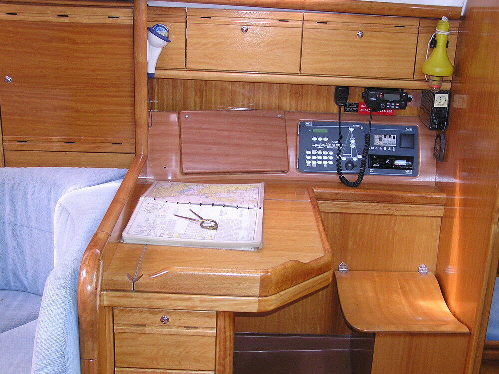 Sailing yacht 