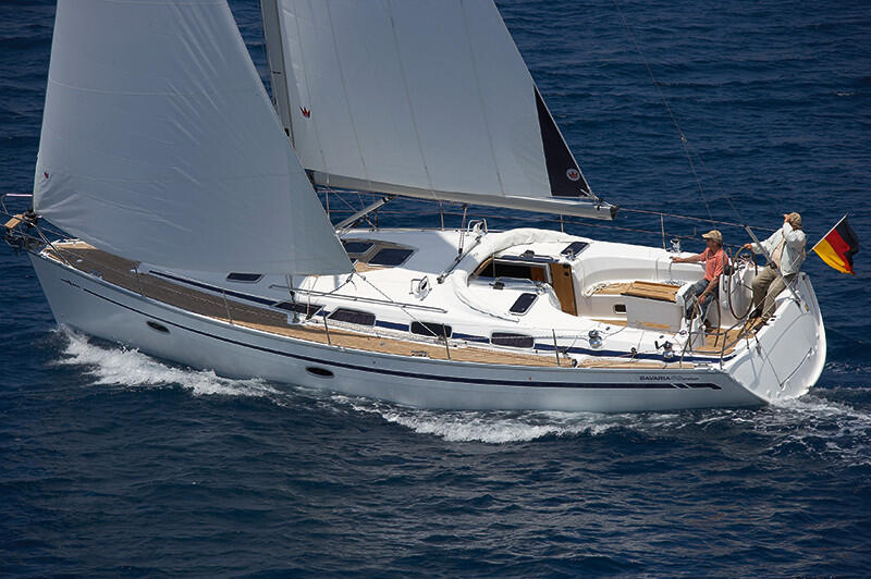 Sailing yacht 