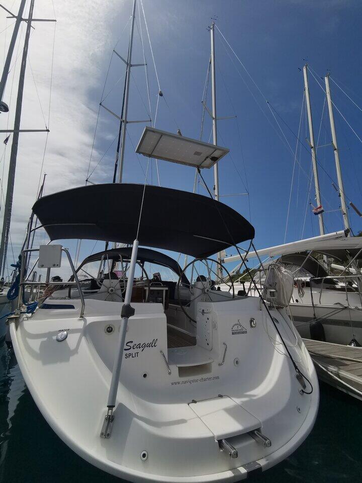 Sailing yacht 