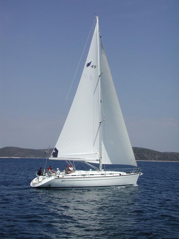 Sailing yacht 