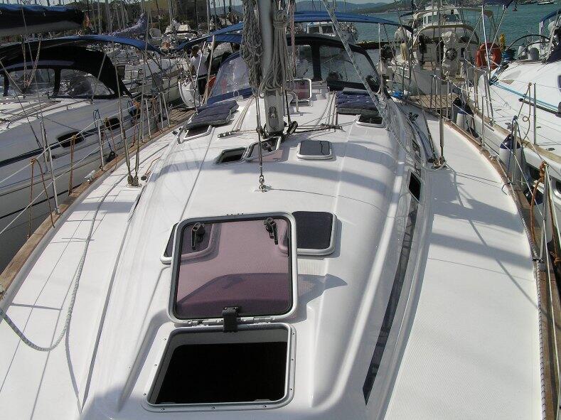 Sailing yacht 