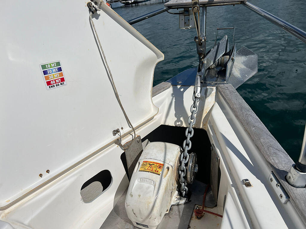 Sailing yacht 