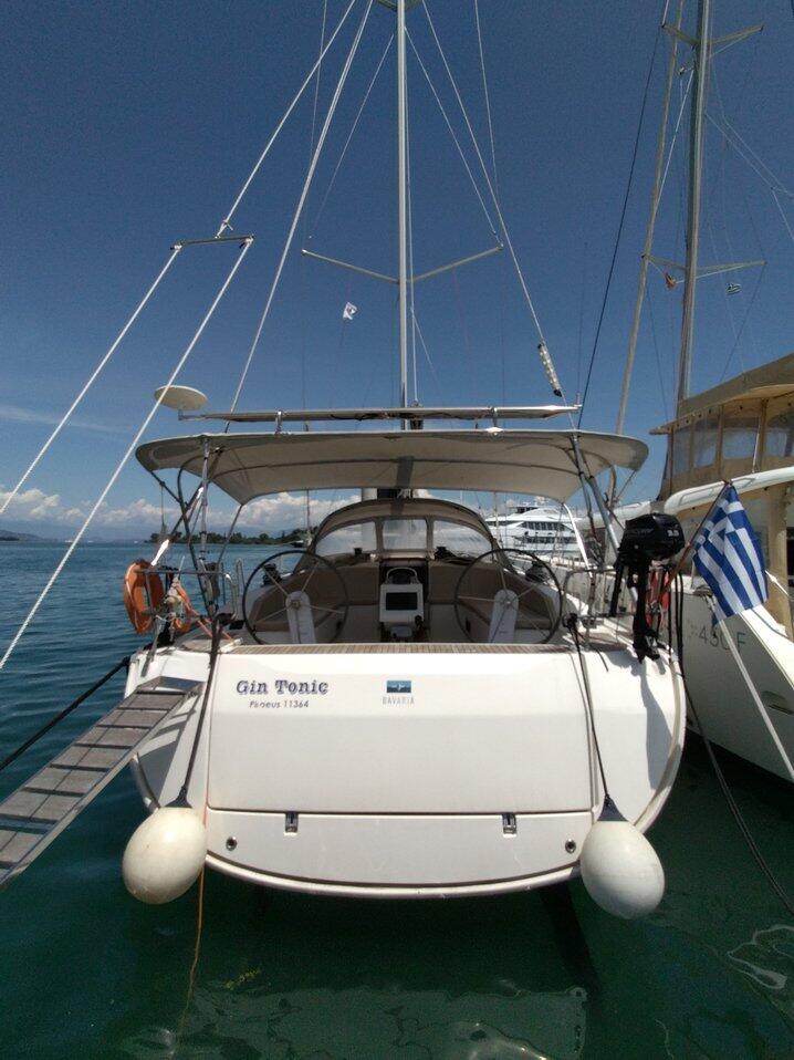 Sailing yacht 
