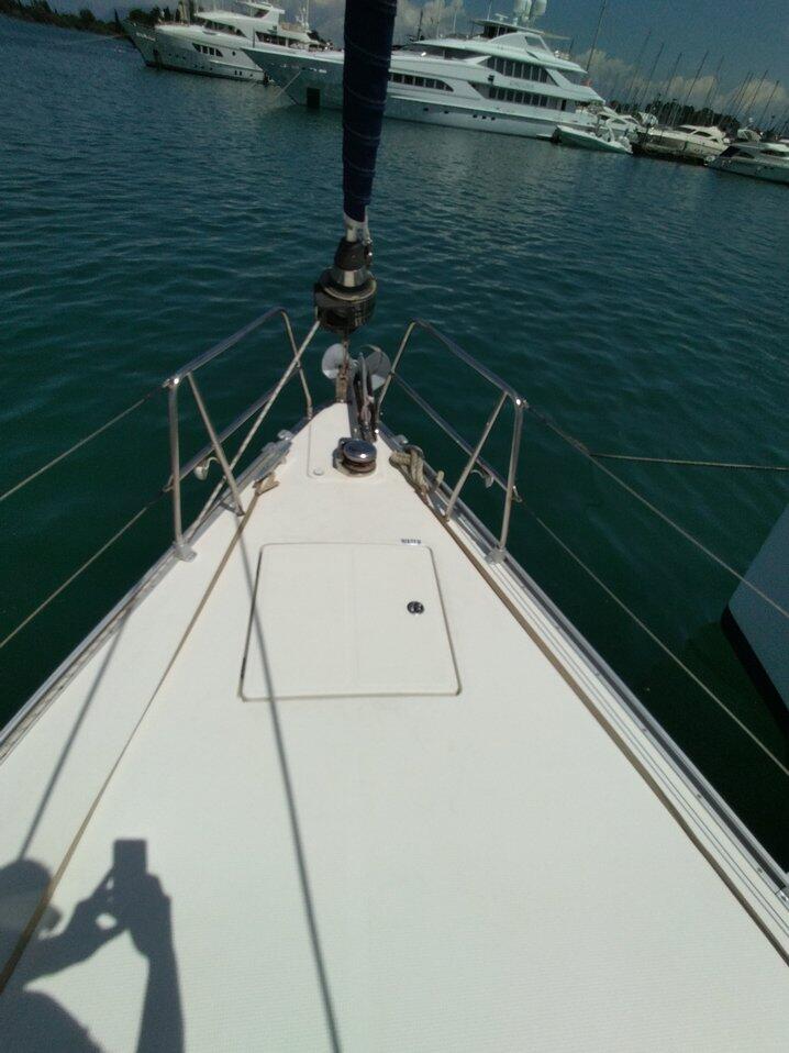 Sailing yacht 