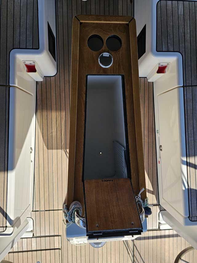 Sailing yacht 
