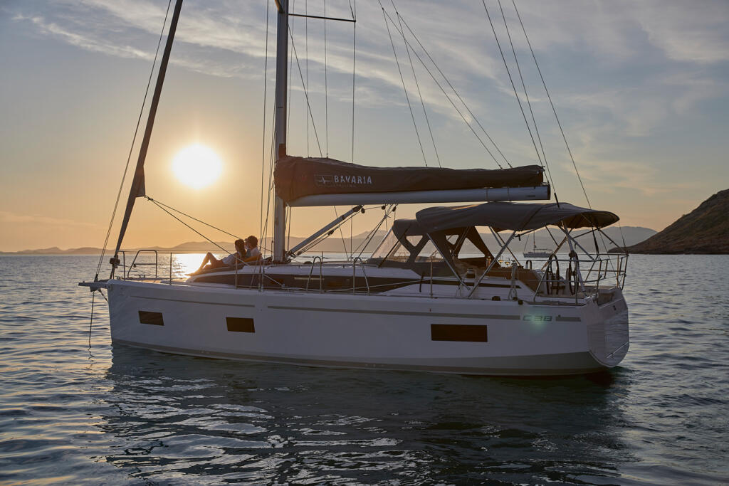 Sailing yacht 