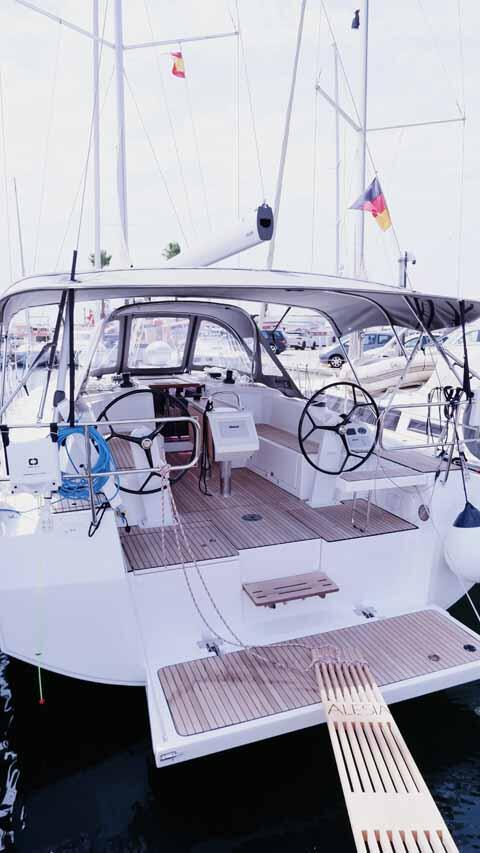 Sailing yacht 
